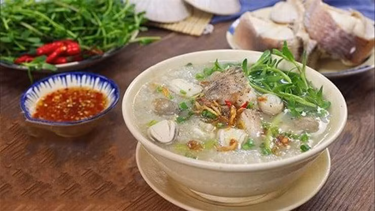 Loại rau này cho thu hoạch quanh năm. Chị Út tiết lộ mỗi năm nhà chị lãi cả trăm triệu nhờ mô hình trồng rau đắng biển