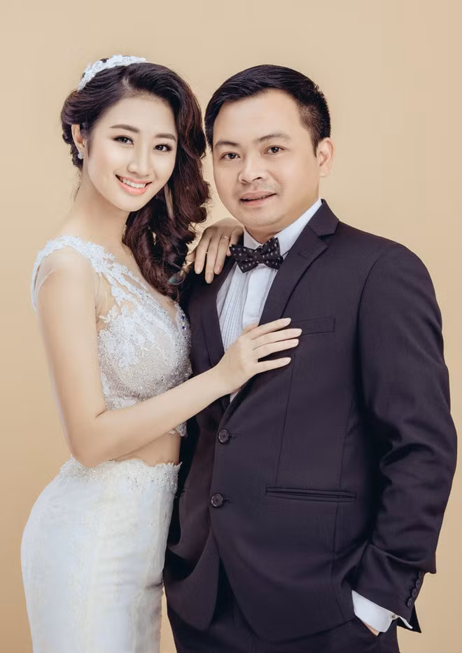 Hoa hau cuoi chong dai gia hon 19 tuoi trong nhiem ky gio ra sao?