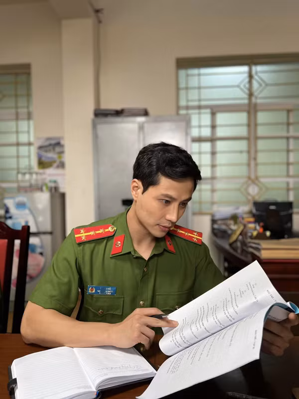 Trong phim, anh vào vai Đại úy Vũ là Phó trưởng phòng Cảnh sát kinh tế PC03 tỉnh Đông Bình, cũng là con nuôi của Đại tá Trần Giang (NSND Trung Anh). Trước đây, thế mạnh của Thanh Sơn là phim tình cảm thì trong "Đấu trí", anh vào vai người công an đĩnh đạc, trực tính, tư duy sắc sảo, đấu tranh phòng chống tội phạm đến cùng.