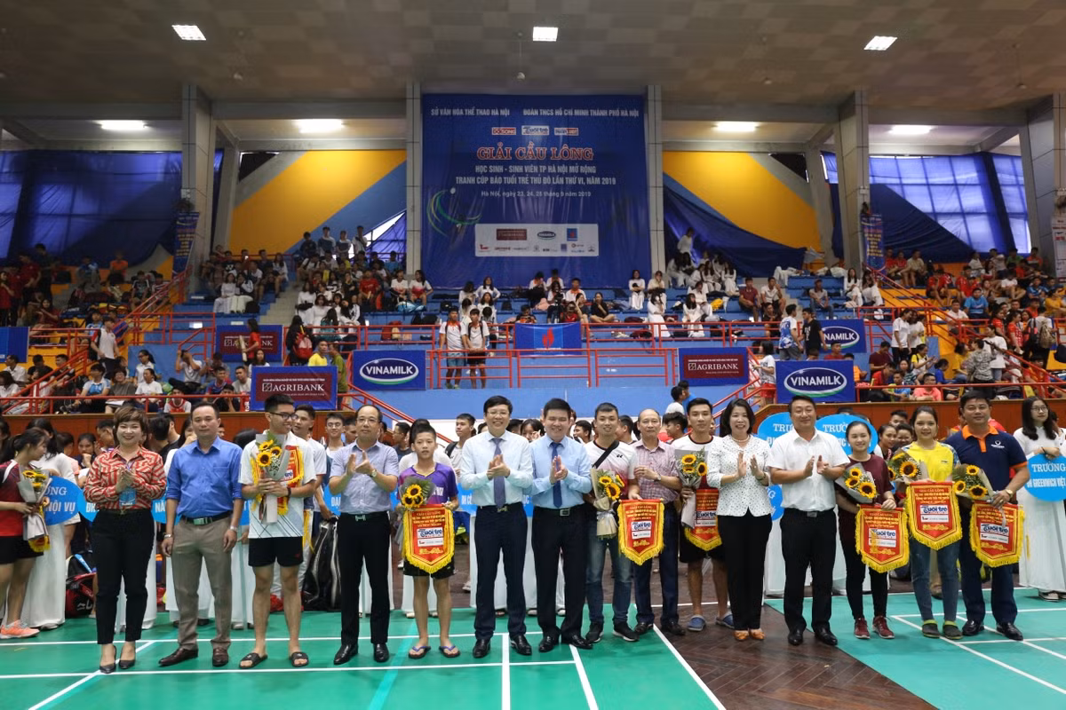 Gan 1000 VDV du Giai Cau long hoc sinh - sinh vien TP Ha Noi 2022
