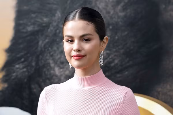 Đứng thứ 5 trong danh sách này là Selena Gomez - nữ ca sĩ, nhạc sĩ, diễn viên người Mỹ. Cô sinh năm 1992. Ảnh: NME.