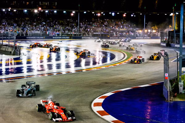 Giải đua xe Công thức 1 (F1) được tổ chức thành công tại Singapore năm 2008. Đó là lần đầu tiên F1 được tổ chức vào ban đêm. Ảnh: Singaporegp.