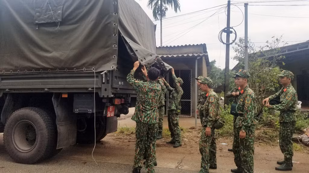 Tinh thần của tướng Nguyễn Văn Man cũng là tinh thần của mỗi người lính. Ngay khi nhận được thông tin vụ sạt lở xảy ra ở Tiểu khu 67 và ở Rào Trăng 3, hàng nghìn người lính đã tức tốc lên đường, không quản ngại gian khó hiểm nguy để mở đường vào hiện trường tìm kiếm đồng đội và các công nhân gặp nạn.