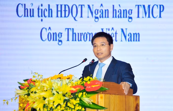 Bắt đầu làm việc tại VietinBank vào năm 1996 với vị trí cán bộ kinh doanh đối ngoại của chi nhánh Ba Đình, 4 năm sau, ông Thắng sau đó trở thành thư ký Tổng giám đốc VietinBank. Đến năm 2003, ông kiêm thêm chức vụ Phó chánh văn phòng VietinBank. Tiếp đó, ông giữ cương vị Phó trưởng phòng, rồi Trưởng phòng Khách hàng doanh nghiệp lớn của VietinBank trong giai đoạn 2006-2009.