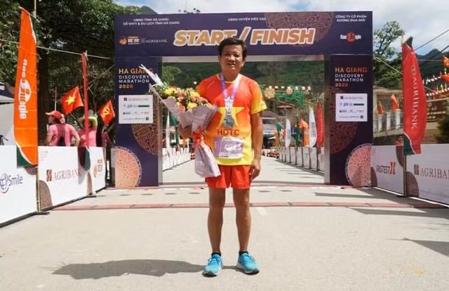 Ông Hải nói rằng, đây là đường chạy rất khó nhằn ngay cả đối với ông, một người từng dự nhiều giải Marathon. Để làm được việc này phải thường xuyên dậy sớm để chạy bộ hàng chục km mỗi ngày.