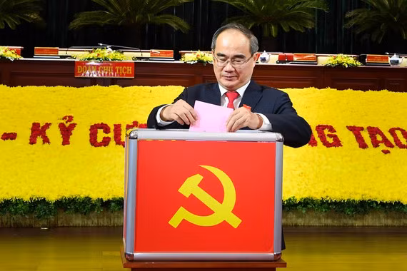 Ong Nguyen Thien Nhan tiep tuc theo doi chi dao Dang bo TPHCM