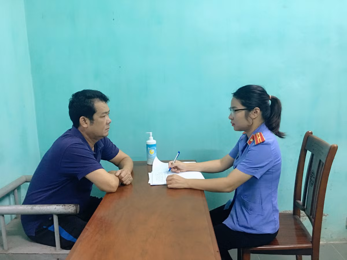 Giam doc rut sung doa tai xe o Bac Ninh bi truy to “De doa giet nguoi“