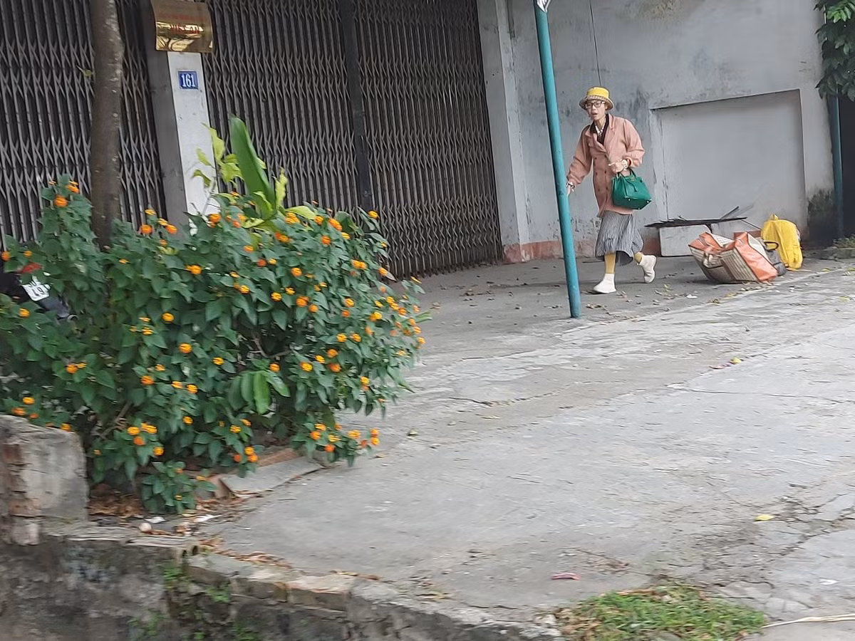 “Hot girl quỵt tiền” Bella: Tâm thần sao cứ để “chạy hoang” ngoài xã hội? “Hot girl quyt tien” Bella: Tam than sao cu de “chay hoang” ngoai xa hoi?