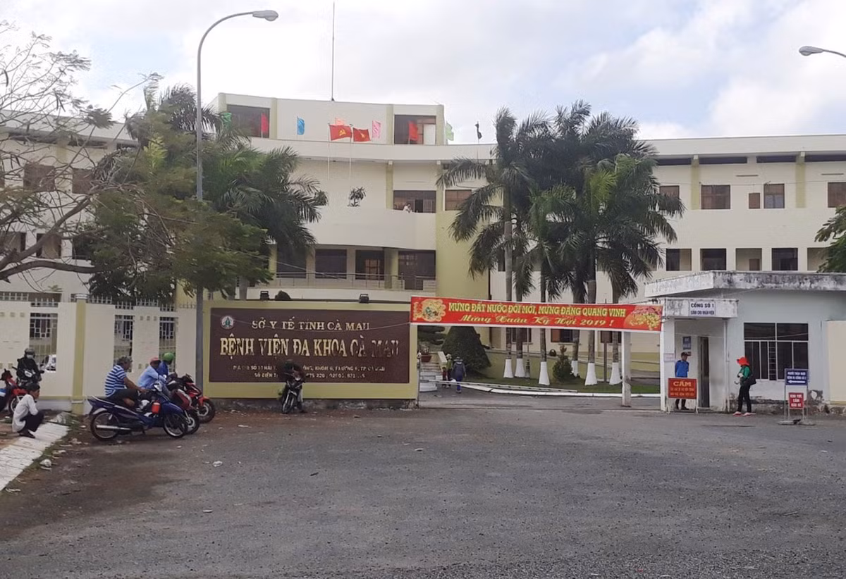Nang gia thiet bi o Bach Mai: “Domino” toi Da khoa Ca Mau mua may chup CT hon 30 ty?