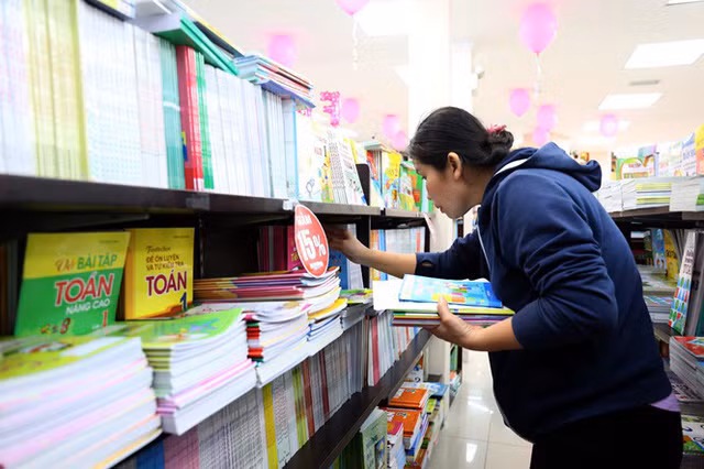 Trước phản ánh của phụ huynh và báo chí về việc sách giáo khoa môn Tiếng Việt lớp 1 có một số nội dung chưa phù hợp, Bộ GD&amp;ĐT đã chỉ đạo kiểm tra, làm rõ và có phương án xử lý phù hợp vấn đề này. Ảnh minh họa.