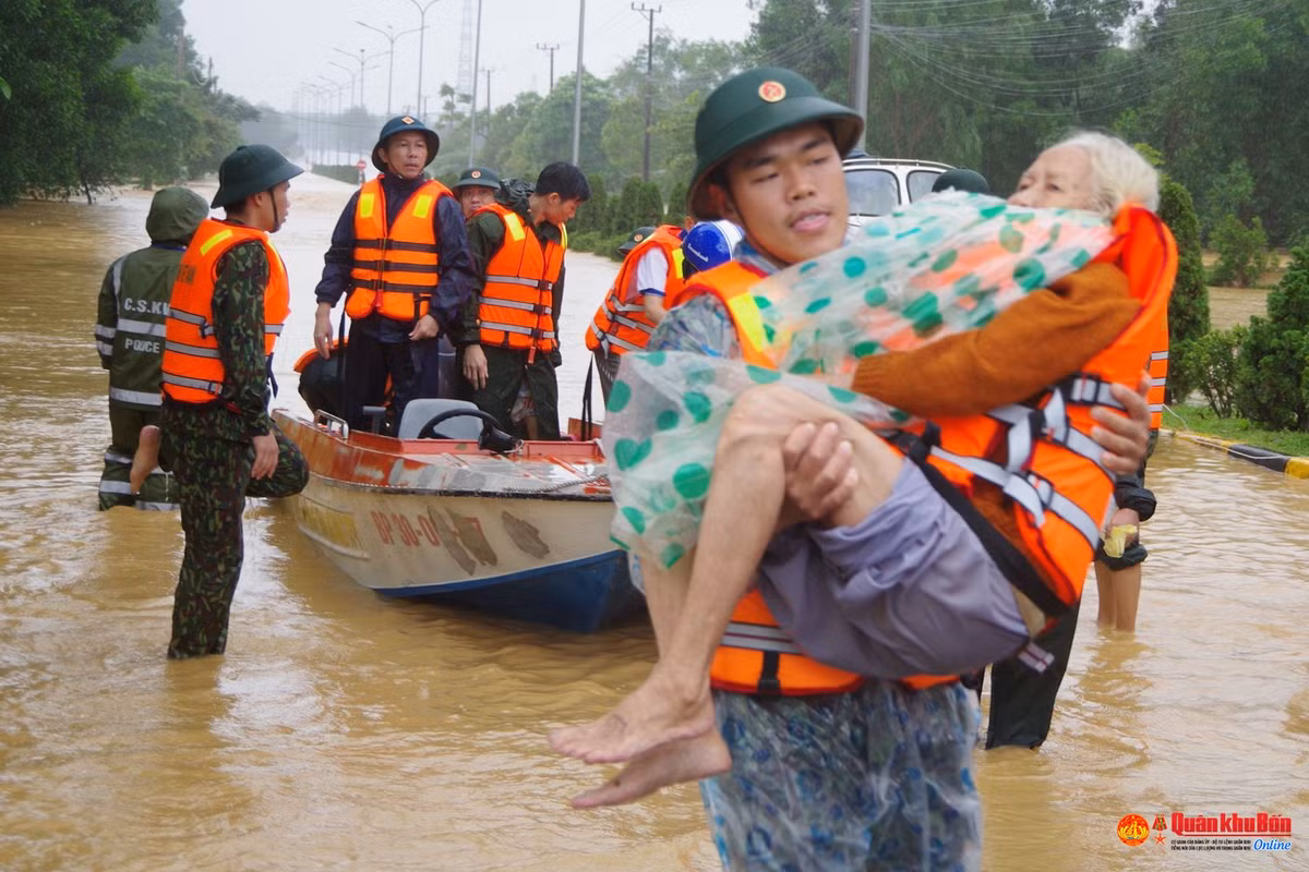 Họ luôn hết mình vì nhân dân và mãi mãi là vậy. Ảnh Quân khu 4.