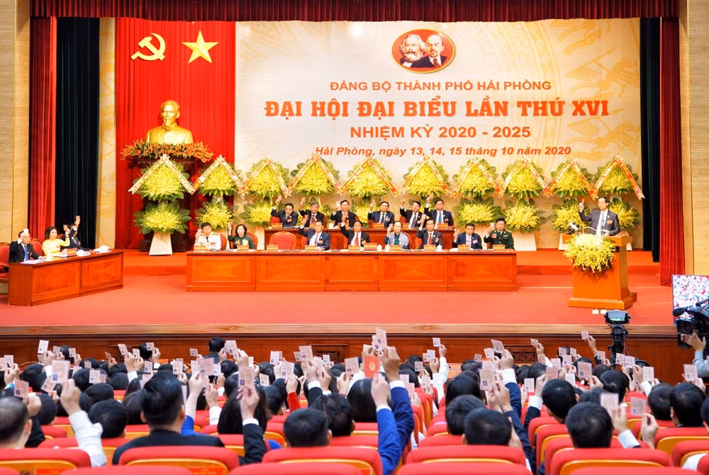 “Trách nhiệm của chúng tôi là phải lãnh đạo Đảng bộ, chính quyền, quân và dân thành phố nắm bắt phát huy vận hội, vượt qua khó khăn, thách thức, tổ chức thực hiện thành công Nghị quyết Đại hội Đảng bộ thành phố lần thứ XVI, Nghị quyết Đại hội XIII của Đảng và Nghị quyết 45 của Bộ Chính trị về xây dựng và phát triển thành phố Hải Phòng đến năm 2030, định hướng đến năm 2045” - ông Lê Văn Thành nói. 