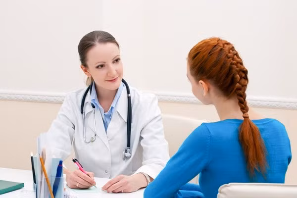  Nếu thấy thèm ăn bất cứ thứ gì lạ trong một thời gian dài, nên đi khám chuyên khoa, bởi ăn nhiều chất phi thực phẩm như giấy vệ sinh, than đá, bụi bẩn có thể gây hại nặng nề đến sức khỏe của mẹ và thai nhi. 
