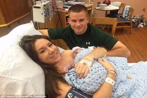 Sau đó, họ lưu giữ những tấm hình cũng như những lời tâm sự dành cho con trên trang “Prayers For Shane” để bạn bè, người thân cũng có thể vào đây tặng Shane những lời cầu chúc tốt đẹp. Shane Michael Haley sinh vào rạng sáng ngày 9/10, toàn bộ gia đình và người thân đã tới để gặp cậu và chứng kiến lễ rửa tội cho Shane. Chỉ 4 tiếng sau khi chào đời cậu bé đã ra đi bình yên trong vòng tay ấm áp của mẹ.
