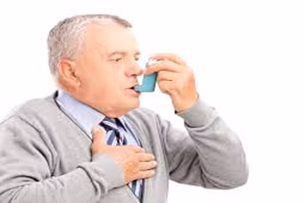Bệnh hen suyễn và bệnh phổi tắc nghẽn mạn tính là mối đe dọa đến tính mạng người bệnh mỗi khi đông đến, rét đậm, lạnh, mưa. Đối với người cao tuổi sức yếu, lú lẫn, nằm lâu ngày, khi lạnh bị viêm phế quản, viêm phổi cấp tính thì thân nhiệt thường không tăng cao như người trẻ tuổi nên dễ nhầm là bệnh nhẹ ít được người nhà quan tâm.