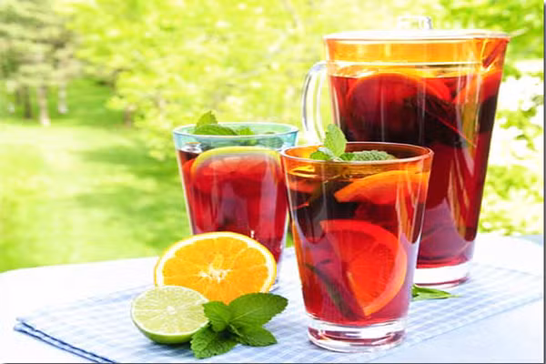 Uống rượu cùng hoa quả. Tuy rượu có tác dụng với bệnh nhân tiểu đường, nhưng nếu bạn kết hợp với hoa quả lại phản tác dụng vì nó làm tăng lượng đường lên đột biến.