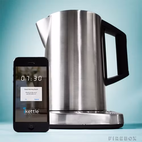 Đặc biệt, iKettle có thể được điều khiển qua smartphone ví dụ như bật, tắt ấm hoặc kiểm soát nhiệt độ một cách chính xác.