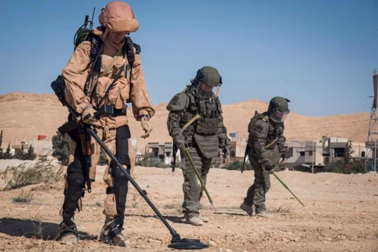  Chiến trường Syria cũng là nơi Quân đội Nga nói chung và Không quân Nga nói riêng thể hiện bản lĩnh của mình sau gần 10 năm hiện đại hóa. Các lực lượng vũ trang Nga xuất hiện tại Syria với diện mạo hoàn toàn mới so với cuộc chiến tại Gruzia vào năm 2008, một Quân đội Nga thực sự khác. Nguồn ảnh: The Firearm blog