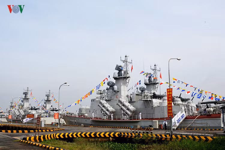 Đây sẽ là một khoảng trống của ngành đóng tàu quân sự Việt Nam khi dự án Molniya đã hoàn thành, Gepard 3.9 Nga lại đóng rất chậm, trong khi nhu cầu đối với chiến hạm cỡ 2.000 tấn đang được đánh giá là rất cấp thiết. Hơn nữa là dự án SIGMA 9814 cũng đang trong trạng thái "treo". Nguồn ảnh: VOV.