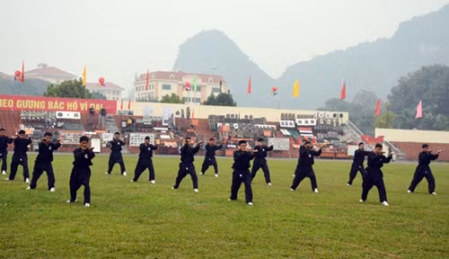 ...và luyện võ vào buổi chiều.