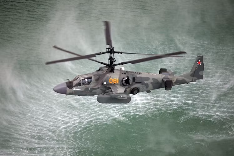 Với khả năng chiến đấu mà các nguyên mẫu trực thăng tấn công Ka-52K thể hiện, giới chuyên gia quân sự đánh giá, phiên bản trực thăng tấn công hải quân này có tính năng vượt trội so với nguyên bản trang bị cho không quân. Nguồn ảnh: Defence.Ru.