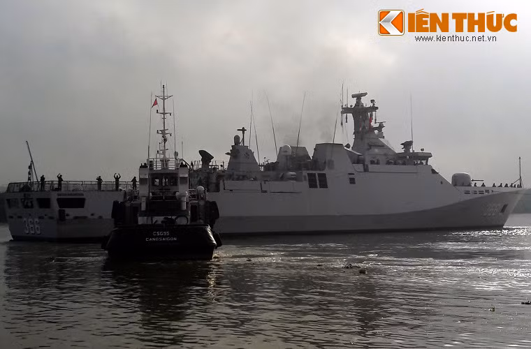 Tàu kéo của Việt Nam dẫn tàu 366 rời cảng Quốc tế TP. Hồ Chí Minh, kết thúc tốt đẹp chuyến thăm Việt Nam của Hải quân Indonesia.