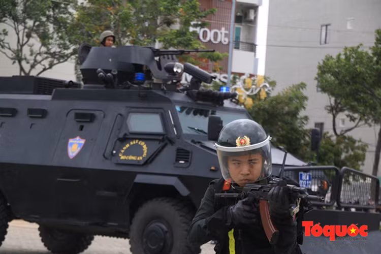 Để đảm bảo an toàn tuyệt đối cho APEC-2017 sẽ diễn ra vào trong tuần tháng 11 tại Đà Nẵng sắp tới, Tiểu ban An ninh và Y tế APEC phối hợp với các ban, ngành Trung ương, UBND TP Đà Nẵng đã triển khai một loạt các biện pháp an ninh nhằm duy trì tình hình an ninh trật tự và sẵn sàng ứng phó trước mọi tình huống trong suốt thời gian diễn ra Tuần lễ Cấp cao APEC-2017. Nguồn ảnh: Toquoc.vn.