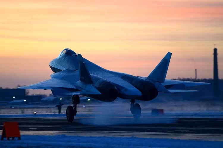 Cũng vào đầu năm nay, đại diện của Nga trong chương trình FGFA cũng tuyên bố họ đã thực hiện đầy đủ các nghĩa vụ của mình trong dự án này và mong đợi câu trả lời cuối cùng từ phía Ấn Độ. Được biết hiện tại phía Ấn Độ vẫn chưa có bất cứ xác nhận nào về việc vẫn tiếp tục chương trình FGFA với Nga. Nguồn ảnh: Su-27 Flanker.
