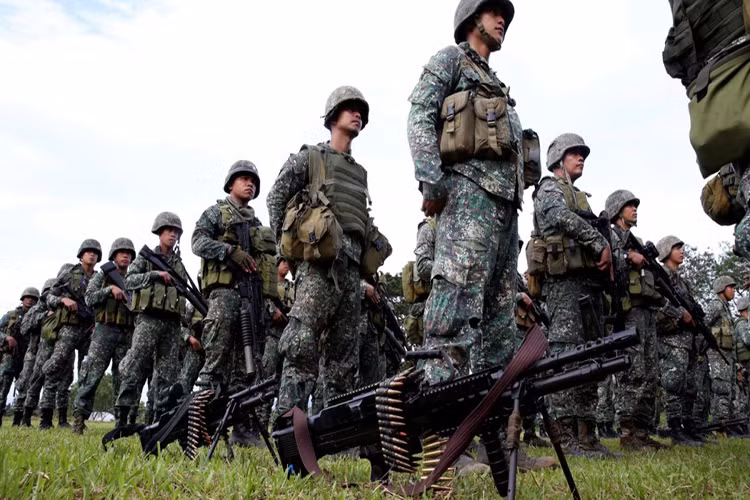 Hiện tại trong biên chế Quân đội Philippines nhất là ở cấp các tiểu đội họ hầu như không được trang bị bất cứ loại vũ khí chống tăng nào, nếu có cũng là những khẩu súng không giật M67 nặng tới 17kg có từ thời chiến tranh Lạnh nhưng biên chế cũng không đồng đều. Nguồn ảnh: South China Morning Post.