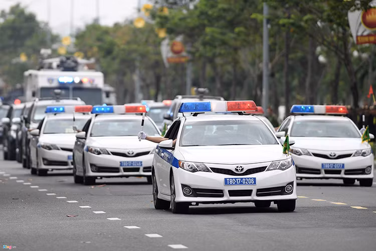 Ngoài việc đảm bảo an ninh trật tự, CSGT còn có nhiệm vụ dẫn đường cho các đoàn đại biểu từ sân bay về các khách sạn và từ khách sạn đến các trung tâm tổ chức hội nghị.