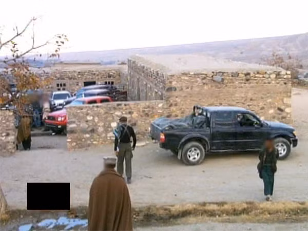 Sở chỉ huy tạm thời của lực lượng Delta ở Nangarhar, Afghanistan, tháng 11/2001 khi họ đang truy lùng trùm khủng bố Osama bin Laden.