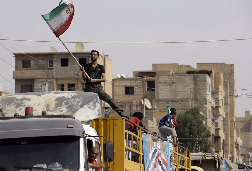 "Trục kháng chiến" của Iran bao gồm Hamas, Hezbollah, chính quyền Damascus của Tổng thống Bashar al-Assad, các nhóm vũ trang sắc tộc Shiite ở Iraq và lực lượng vũ trang Houthi tại Yemen.