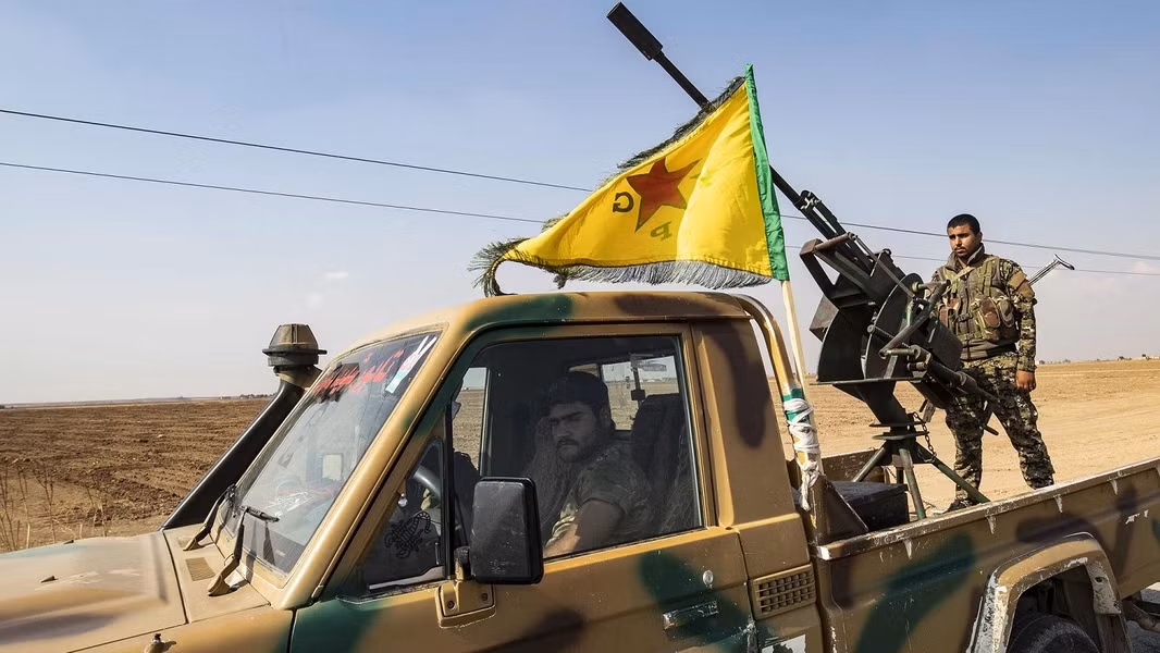 Lực lượng Houthi ở Yemen được Tehran hỗ trợ trong cuộc đối đầu với Saudi Arabia giờ đây thực tế đã bị bỏ rơi. Mối đe dọa chính đối với Houthi là các cuộc tấn công dữ dội của Không quân Mỹ và Israel, họ buộc phải tự mình đối phó khi Tehran chẳng thể can thiệp.