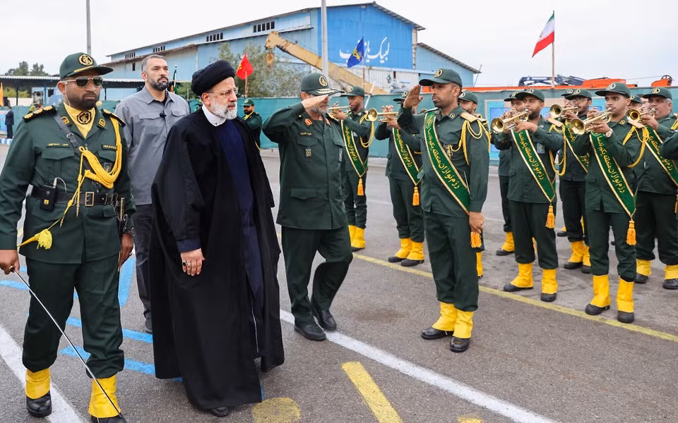 Tiếp theo là áp lực ngày càng tăng từ Israel và Mỹ, bao gồm cả những cuộc tấn công vào cơ sở hạ tầng và tài sản của Iran tại Syria và Iraq, làm suy yếu nghiêm trọng sức mạnh quân sự cũng như khả năng hậu cần của họ.
