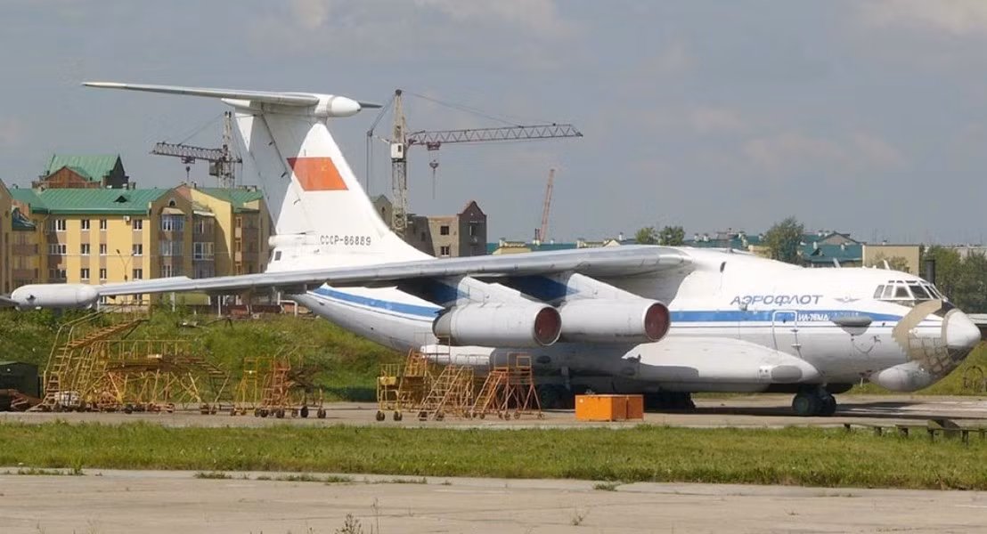 Để chuyển đổi sang Il-76PP, một máy bay vận tải Il-76MD đã được sử dụng, công việc được thực hiện tại tổ hợp hàng không Beriev ở Taganrog, nơi chuyên về máy bay giám sát radar A-50.