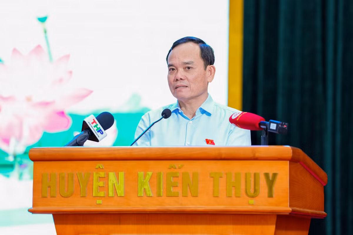 Phó Thủ tướng Trần Lưu Quang tiếp xúc cử tri tại Hải Phòng - Hình 2 Pho Thu tuong Tran Luu Quang tiep xuc cu tri tai Hai Phong-Hinh-2