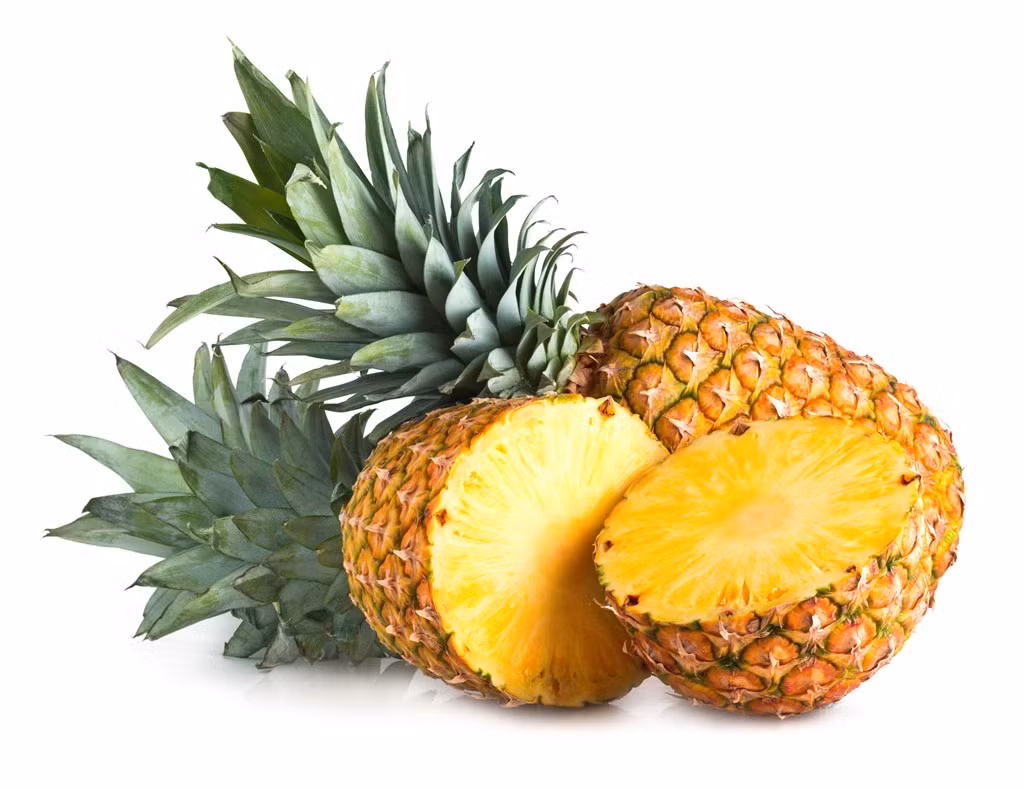 9. Trái dứa Ngoài chứa khoảng 78,9 mg vitamin C, dứa còn có chứa bromelain – một loại enzym tiêu hóa giúp phân hủy thức ăn và giảm chứng phình bụng. Bromelain cũng hoạt động như một chất chống viêm tự nhiên có thể giúp bạn hồi phục nhanh hơn sau một buổi tập luyện vất vả.