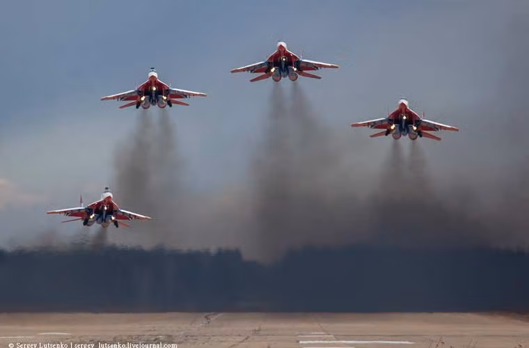 Còn đây là 4 chiếc tiêm kích MiG-29 của Strizhi.