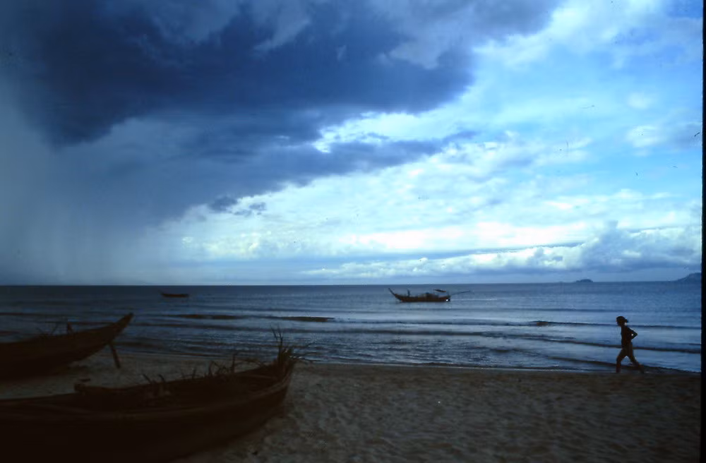 Cơn giông trên biển Cửa Đại.
