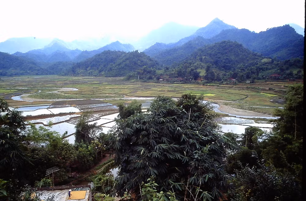Một thung lũng ở vùng núi phía Bắc Việt Nam.