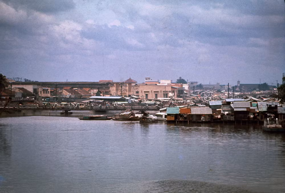 Rạch Bến Nghé và cầu Calmette.