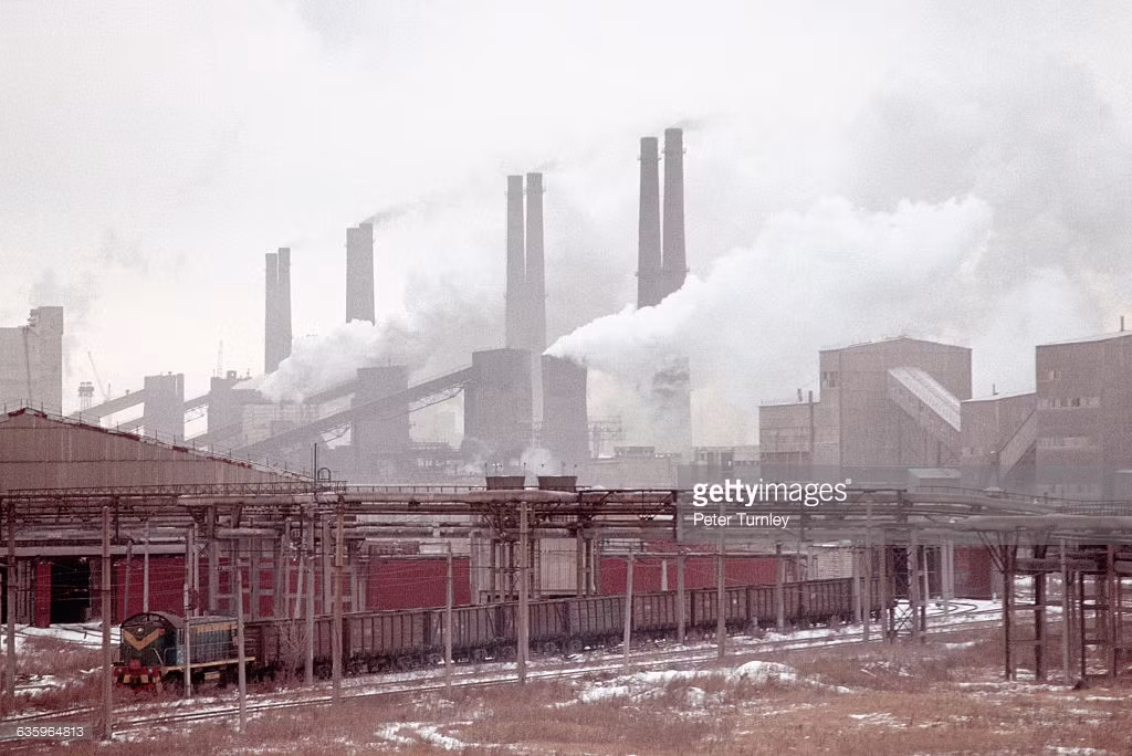 Nhà máy luyện kim ở Chelyabinsk, tháng 12/1991. Liên bang Xô Viết chính thức tan rã vào ngày 31/12/1991.