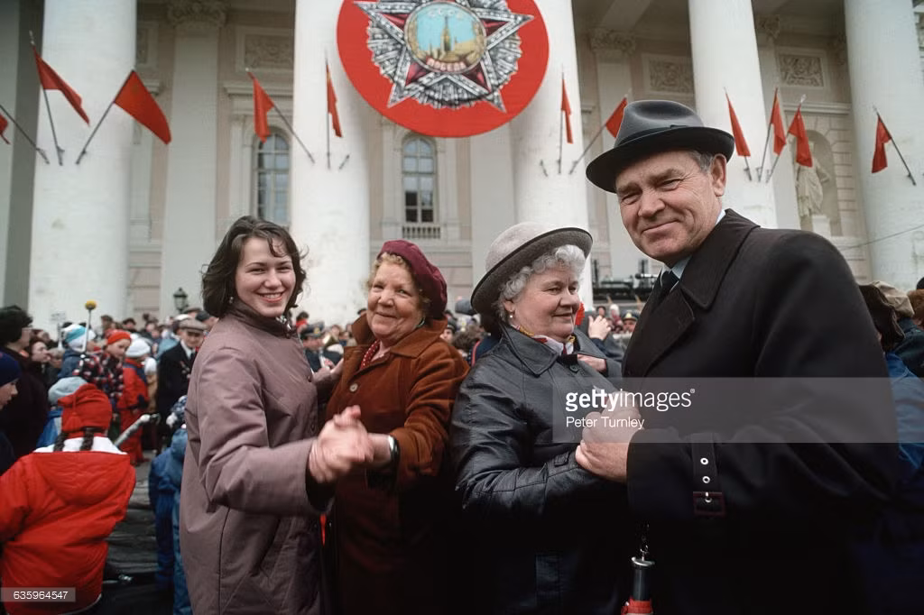 Người dân trong lễ kỷ niệm Ngày chiến thắng ở Moscow năm 1988.