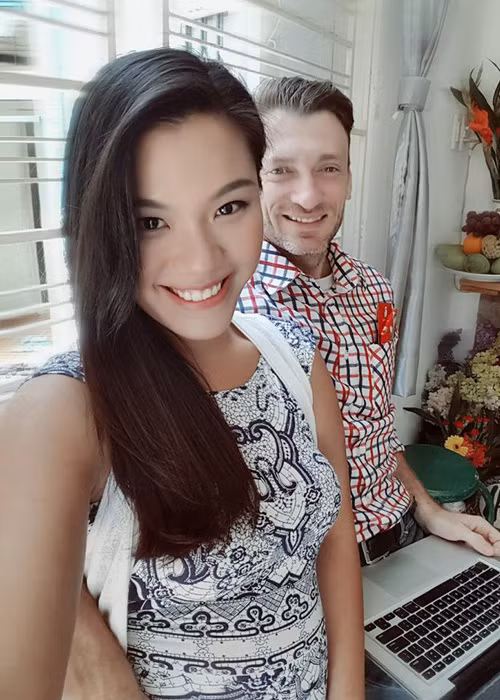 Lần đầu được nhìn thấy thiên thân nhỏ của mình qua màn hình siêu âm, Phương Vy đã không kìm được nước mắt.