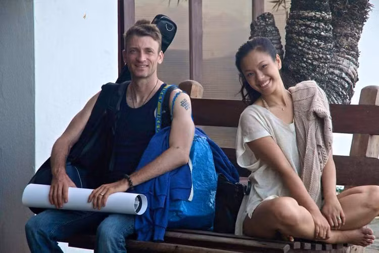 Sau hôn lễ ấm cúng, quán quân Vietnam Idol 2007 cùng ông xã đi nghỉ tuần trăng mật ở Côn Đảo.