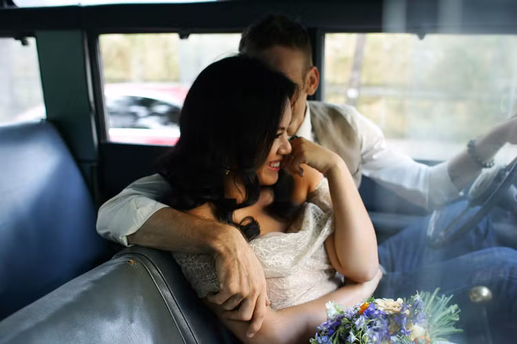Ông xã Phương Vy làm trong lĩnh vực sản xuất phim. Kể từ khi yêu và kết hôn, anh và nữ ca sĩ thường xuyên xuất hiện bên nhau như hình với bóng.