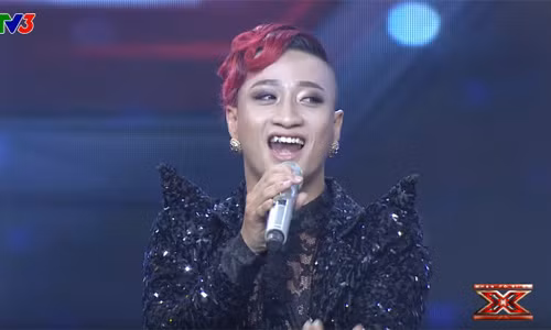 Vu cong di giay cao got nao loan san khau The X Factor