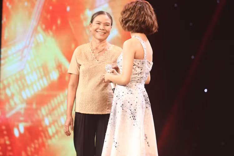 Ca sĩ Hồ Quỳnh Hương ngạc nhiên trước giọng hát của Minh Thư. Ca sĩ Tùng Dương thừa nhận, anh bị cô bé 16 tuổi thuyết phục. Còn ca sĩ Thanh Lam cho biết, cô thực sự xúc động khi nghe tiếng hát của Minh Thư. 