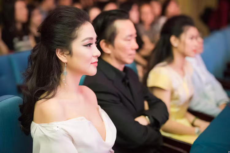 Xuất hiện trở lại sau một thời gian dài im hơi lặng tiếng, mỹ nhân đến từ Hải Phòng khiến nhiều người ngưỡng mộ bởi nhan sắc ngày càng mặn mà. 