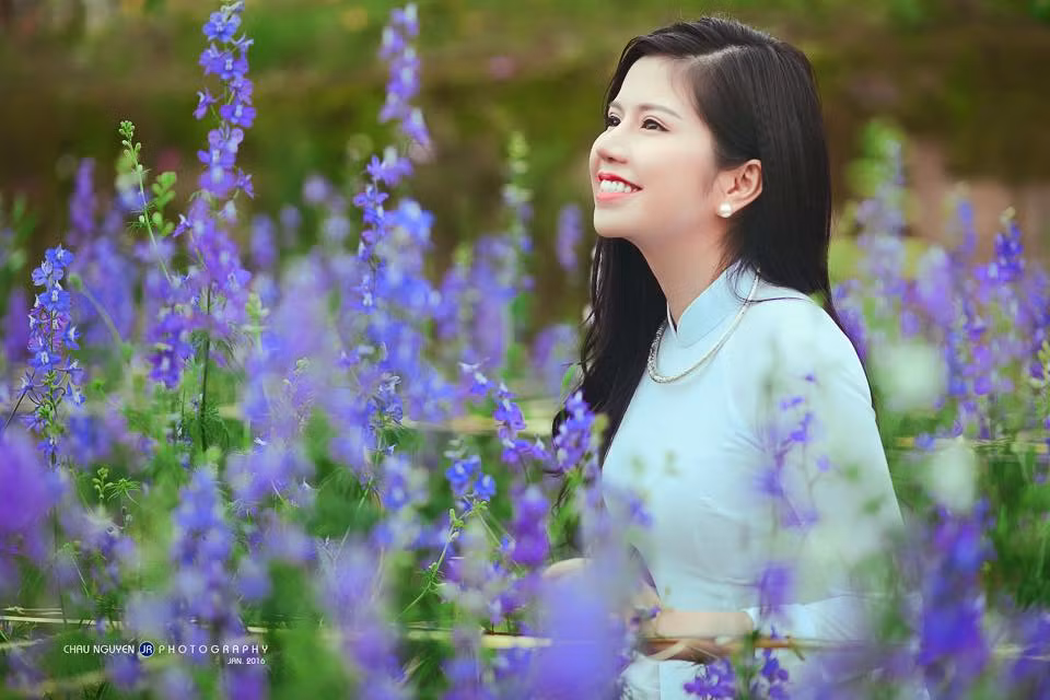 "Điều tuyệt vời nhất trong công việc này là mình được đi đến những nơi chưa từng đặt chân tới, được gặp gỡ rất nhiều người mỗi ngày và có được rất nhiều trải nghiệm thú vị", Ngọc Quỳnh chia sẻ.